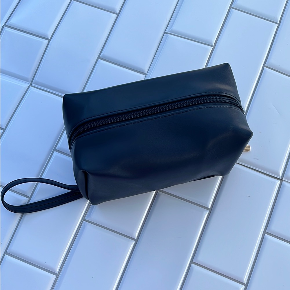 Lovevook Weekender Travel CosmeticsToiletry Bag Navy Blue Brand New